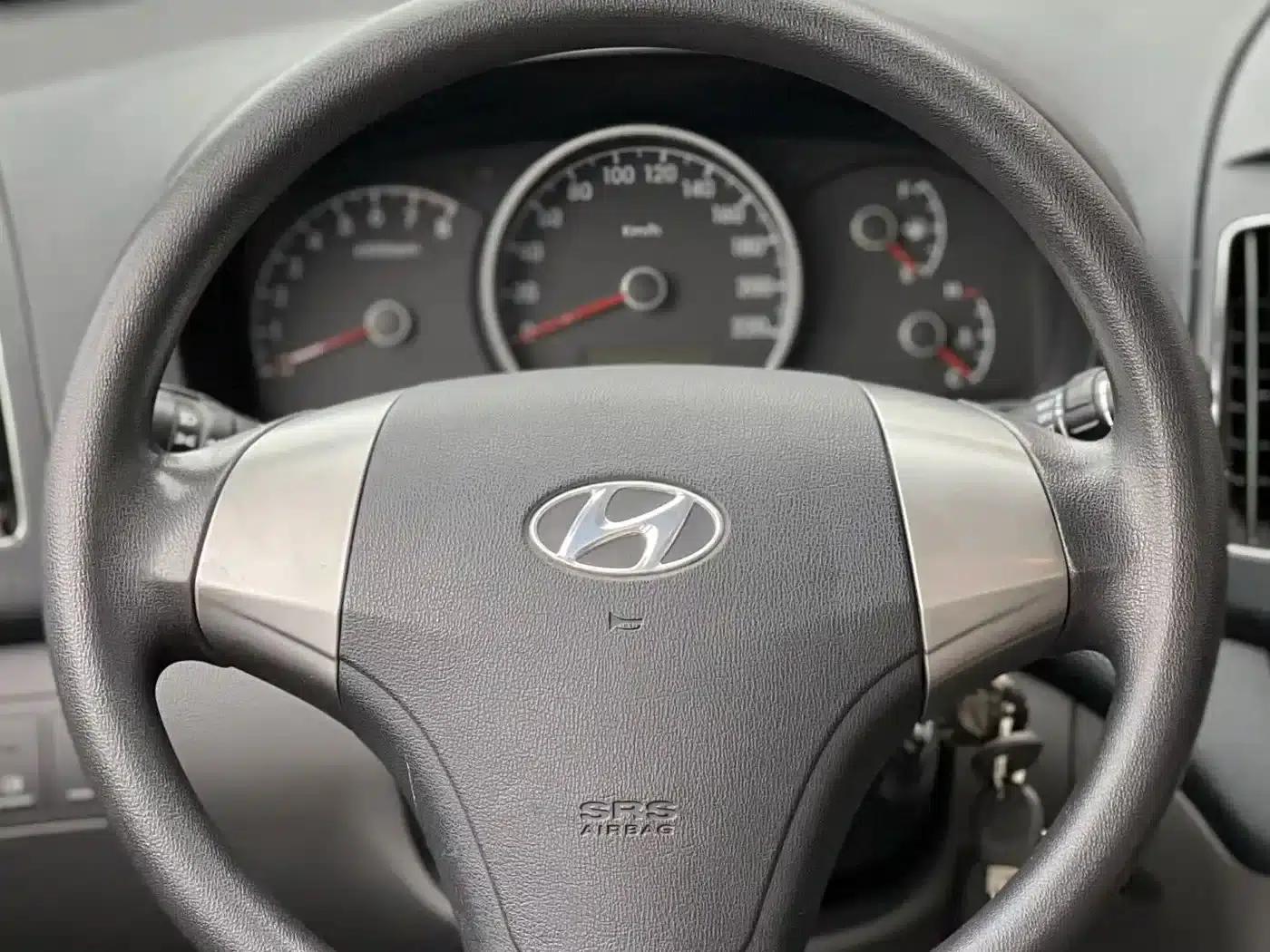 Hyundai Elantra 2011 1.6L Manual Deluxe Edition — миниатюра 2