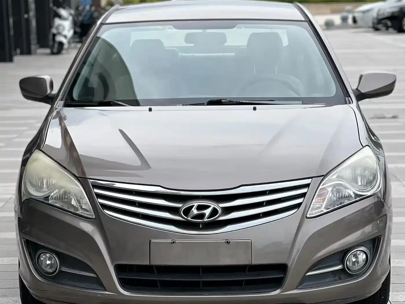 Hyundai Elantra 2011 1.6L Manual Deluxe Edition — миниатюра 3