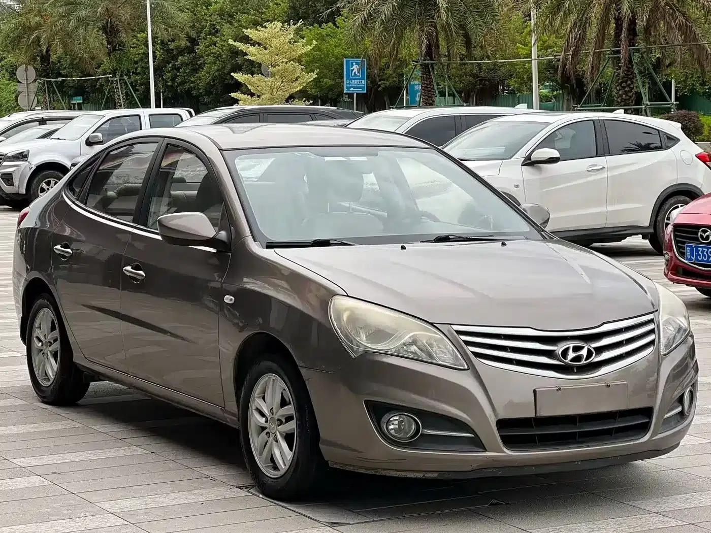 Hyundai Elantra 2011 1.6L Manual Deluxe Edition — миниатюра 4