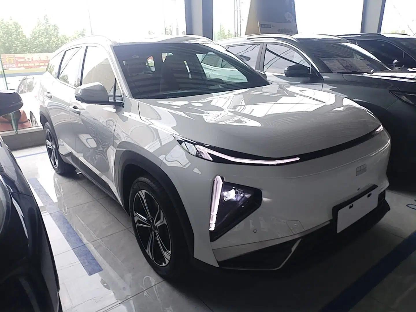 Geely Galaxy L7 2025 EM-i 115km Exploration+ Edition — миниатюра 3