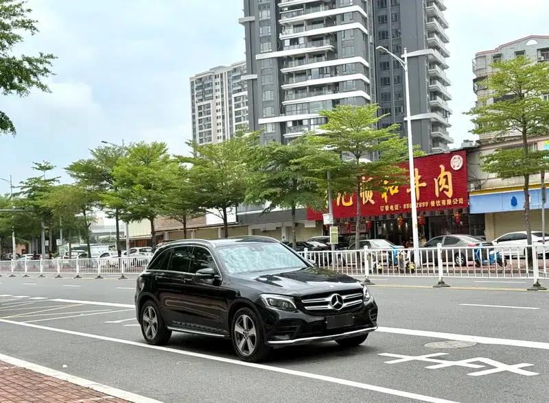 2017 Mercedes-Benz GLC 300 4MATIC Dynamic — миниатюра 3
