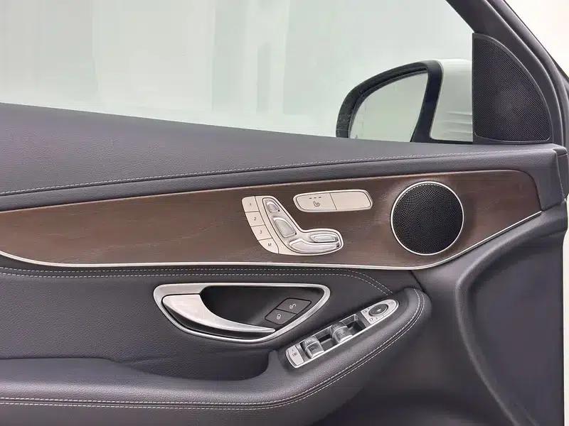 2017 Mercedes-Benz GLC 300 4MATIC Dynamic — миниатюра 11