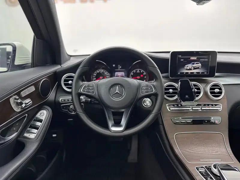 2017 Mercedes-Benz GLC 300 4MATIC Dynamic — миниатюра 15