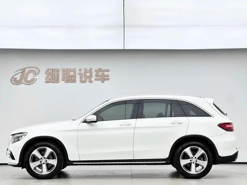 2017 Mercedes-Benz GLC 300 4MATIC Dynamic — миниатюра 3