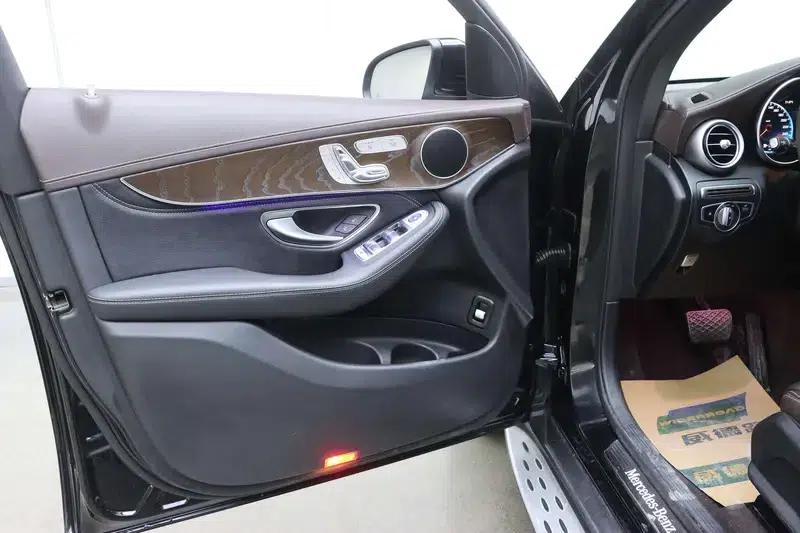 2020 Mercedes-Benz GLC 300 L 4MATIC Dynamic — миниатюра 27