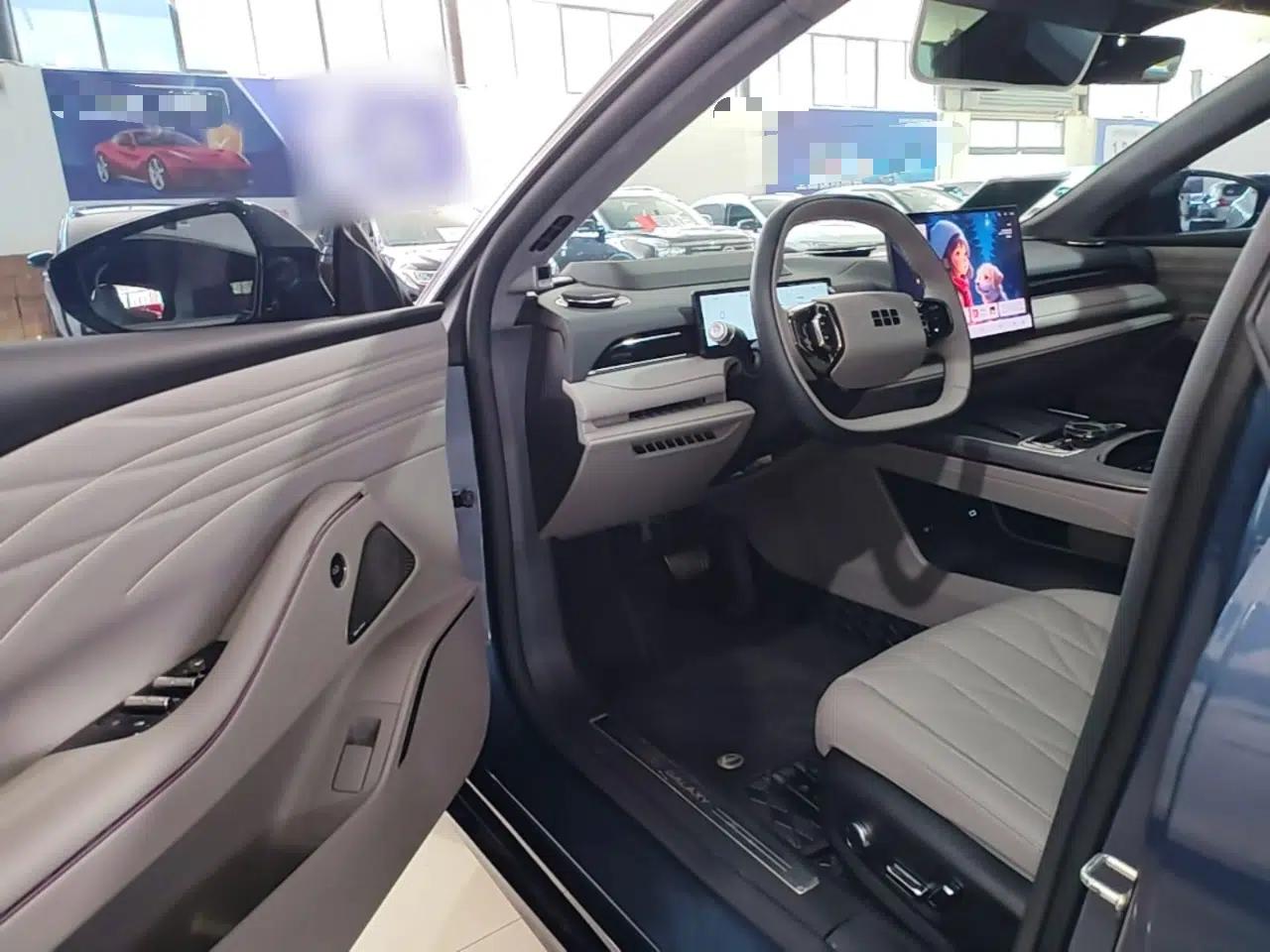 Geely Galaxy 8 2025 130km EM-P Starship Edition — миниатюра 18