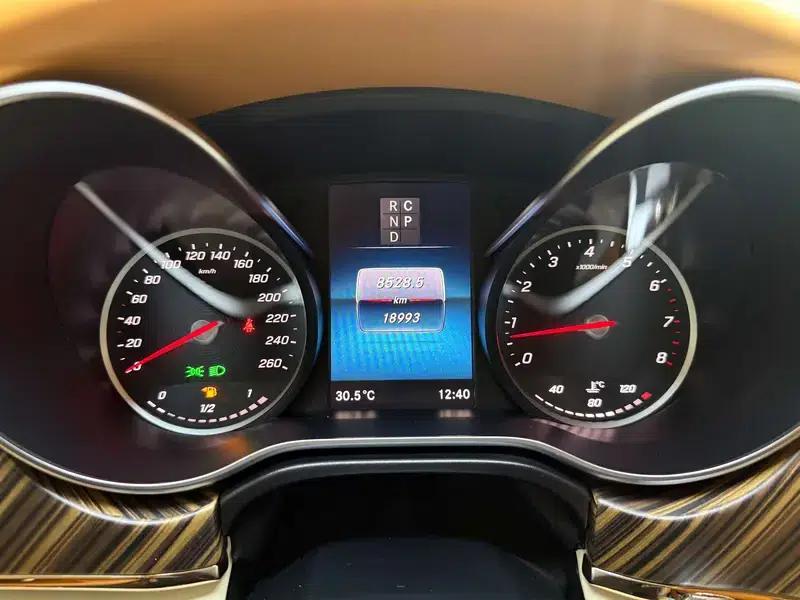 2024 Mercedes-Benz V-Class 2.0T Automatic Rear-Wheel Drive 7-Seater Factory Custom Edition — миниатюра 20