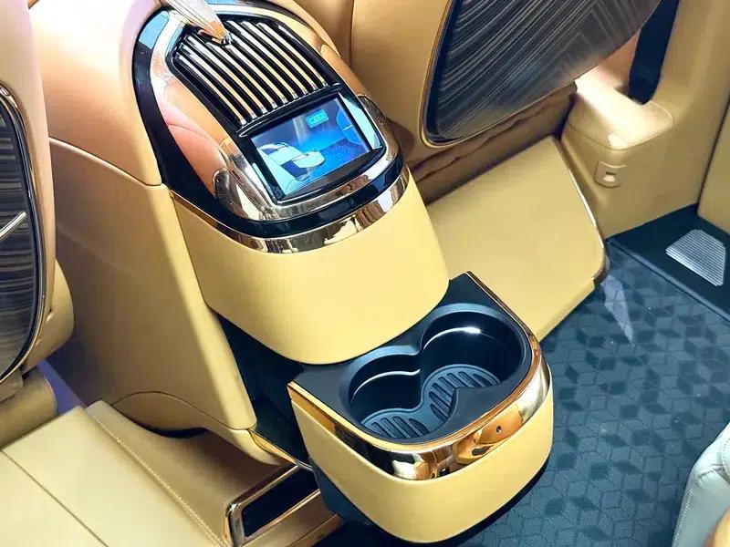 2024 Mercedes-Benz V-Class 2.0T Automatic Rear-Wheel Drive 7-Seater Factory Custom Edition — миниатюра 3