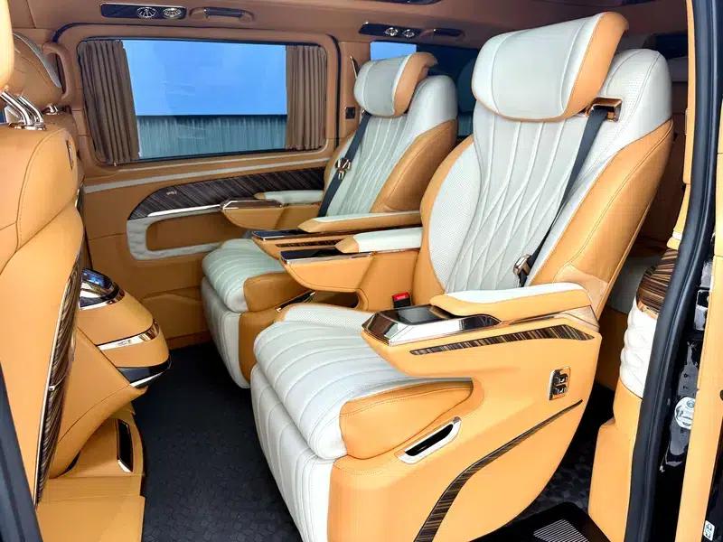 2024 Mercedes-Benz V-Class 2.0T Automatic Rear-Wheel Drive 7-Seater Factory Custom Edition — миниатюра 23