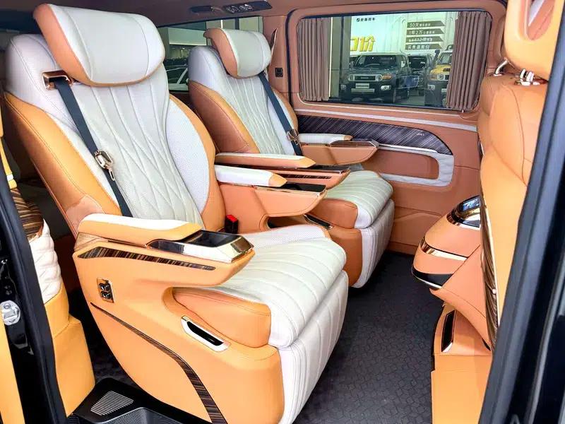 2024 Mercedes-Benz V-Class 2.0T Automatic Rear-Wheel Drive 7-Seater Factory Custom Edition — миниатюра 29