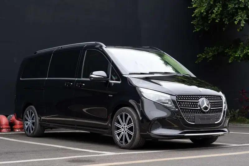 2024 Mercedes-Benz V-Class V 300 L Long Wheelbase Premium Edition — миниатюра 3