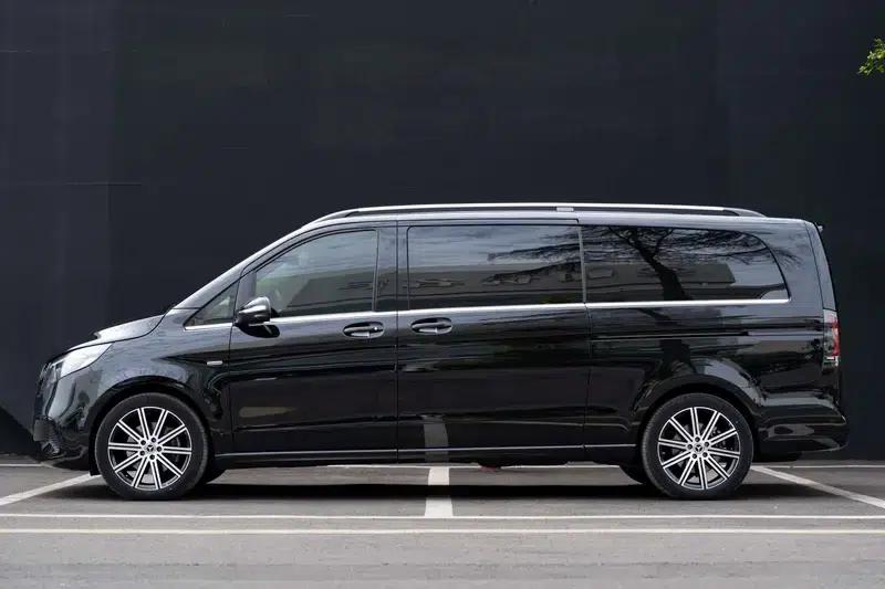 2024 Mercedes-Benz V-Class V 300 L Long Wheelbase Premium Edition — миниатюра 4