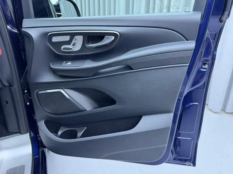 Mercedes-Benz V-Class 2021 V 260 L Long Wheelbase Premium Edition — миниатюра 5