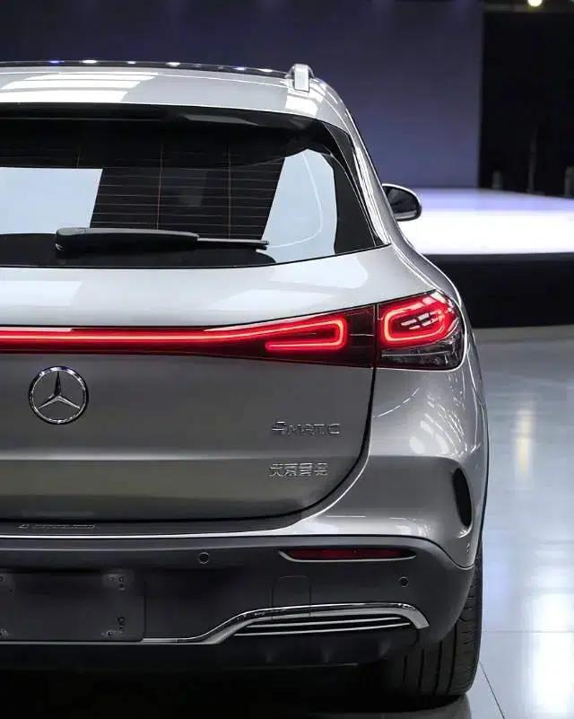 Mercedes-Benz EQA 2022 EQA 300 4MATIC First Edition — миниатюра 9