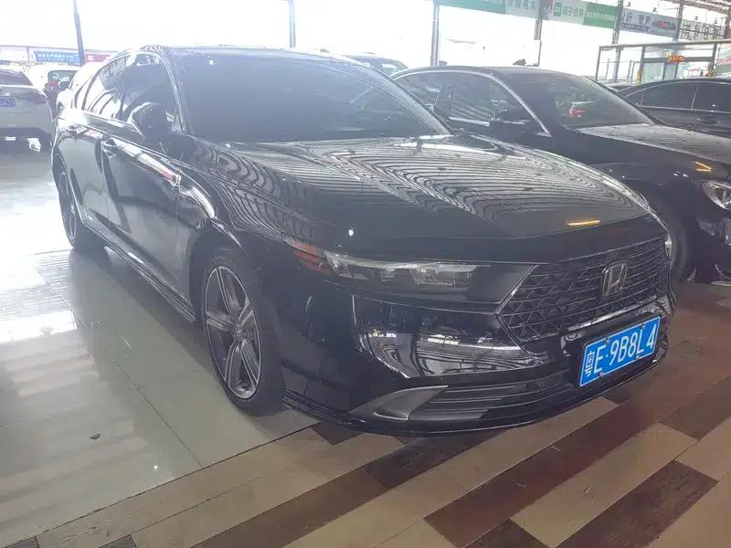 2024 Honda Accord 260TURBO Luxury Edition — миниатюра 3