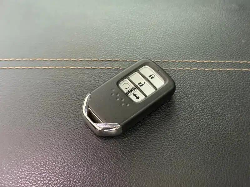 2022 Honda Accord Hybrid 2.0L Phantom Night Edition — миниатюра 11