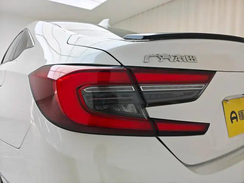 2022 Honda Accord 260TURBO Luxury Edition — миниатюра 13