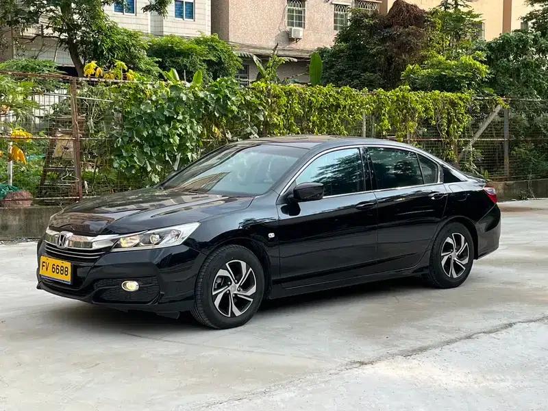 2016 Honda Accord 2.0L Comfort Edition — миниатюра 1
