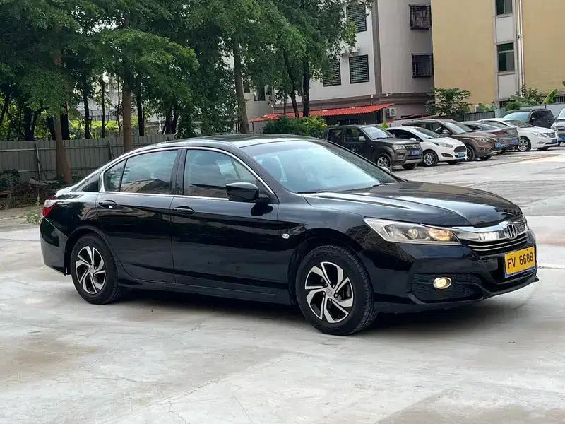 2016 Honda Accord 2.0L Comfort Edition — миниатюра 3