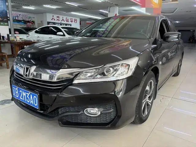 2016 Honda Accord 2.0L Comfort Edition — миниатюра 1