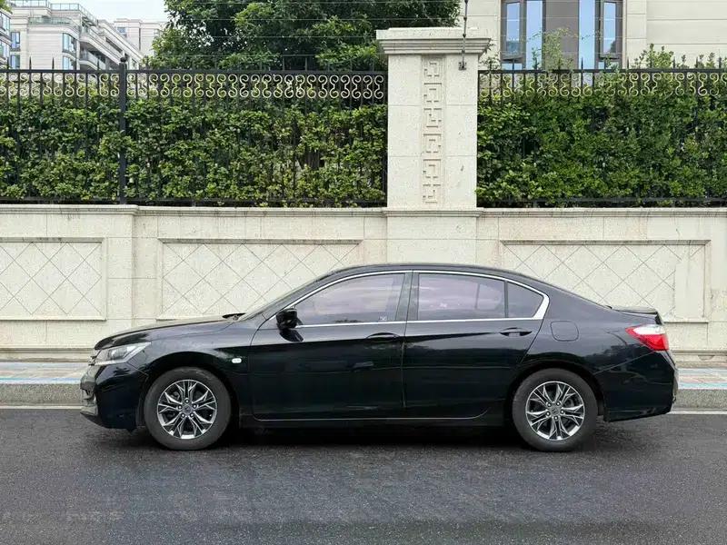 2014 Honda Accord 2.0L LX Comfort Edition — миниатюра 3