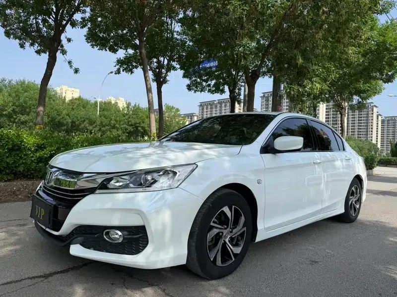 2016 Honda Accord 2.0L Comfort Edition — миниатюра 1