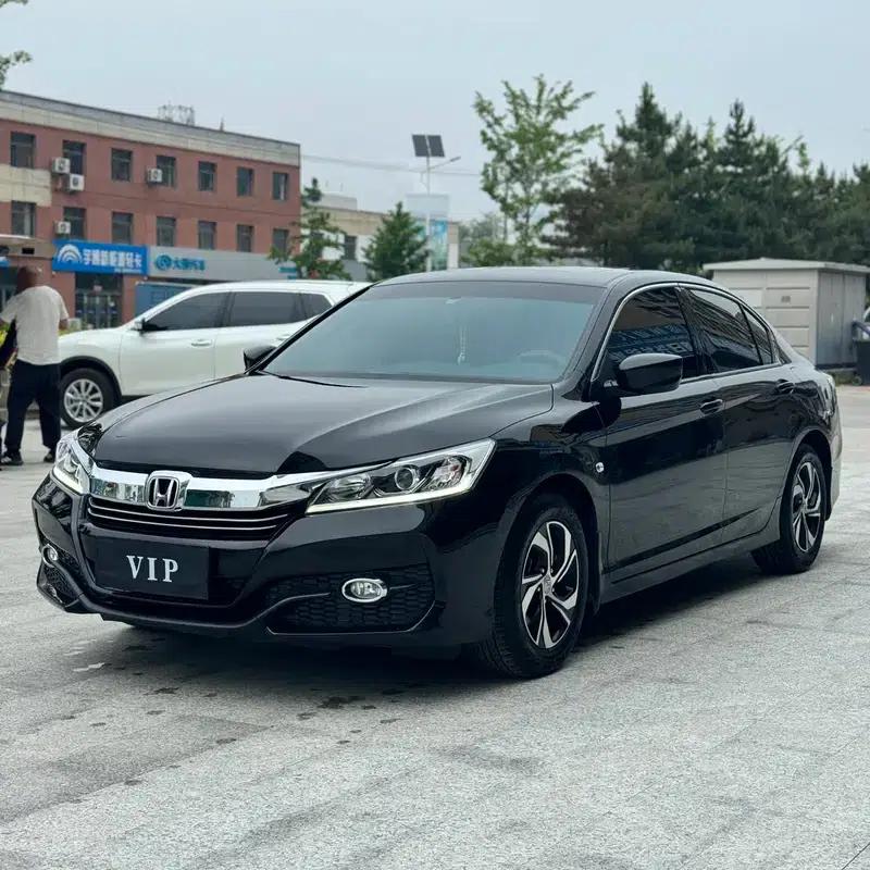2016 Honda Accord 2.0L Comfort Edition — миниатюра 1