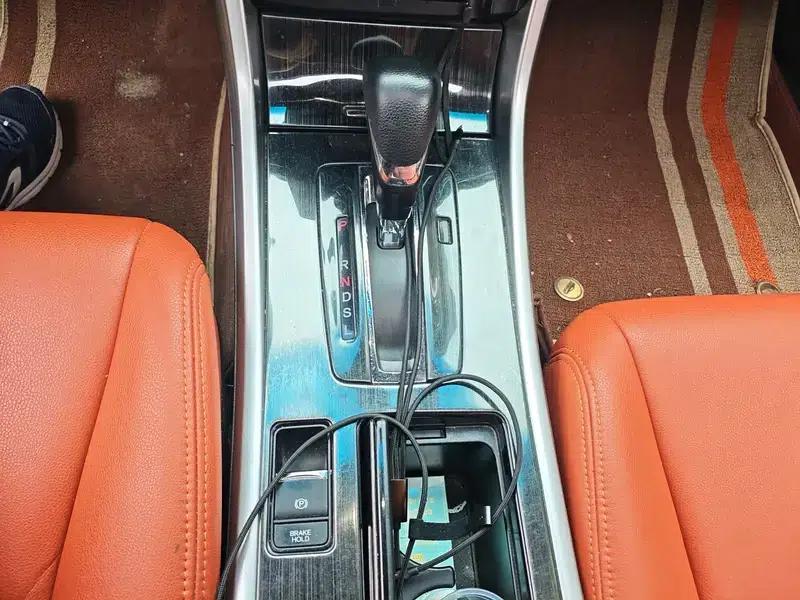 2016 Honda Accord 2.0L Comfort Edition — миниатюра 14