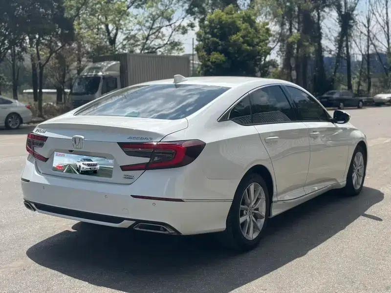 2022 Honda Accord 260TURBO Luxury Edition — миниатюра 5