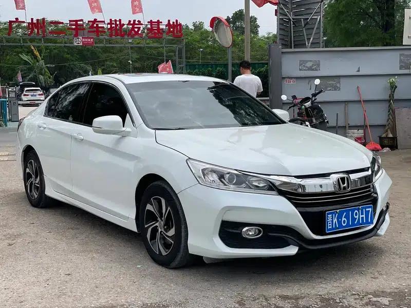 2016 Honda Accord 2.0L Luxury Edition — миниатюра 3