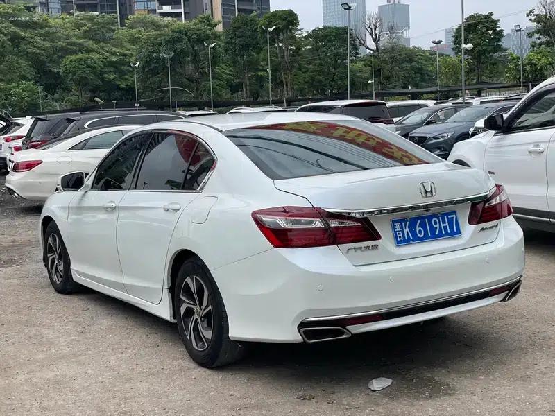 2016 Honda Accord 2.0L Luxury Edition — миниатюра 4