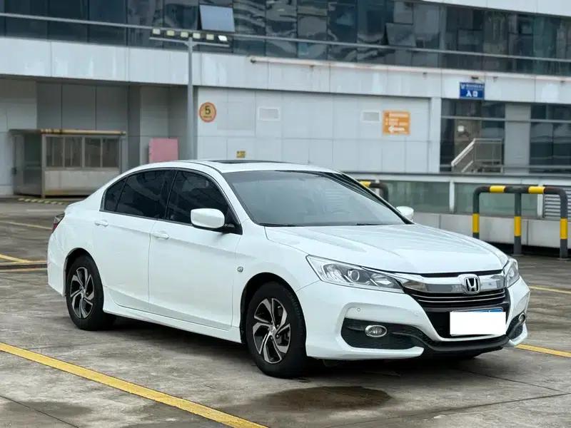 2016 Honda Accord 2.0L Comfort Edition — миниатюра 3