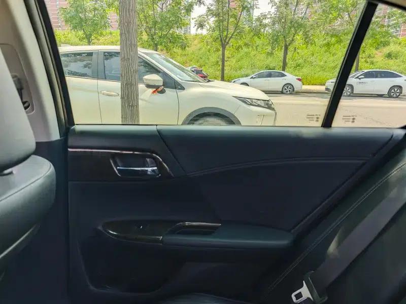 2014 Honda Accord 2.4L EXN Luxury Navigation Edition — миниатюра 12