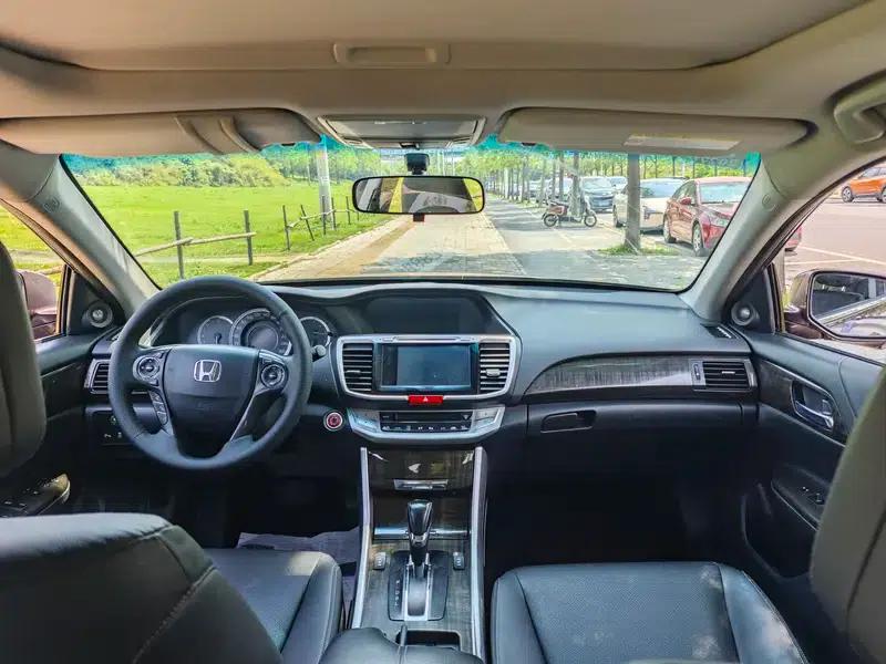 2014 Honda Accord 2.4L EXN Luxury Navigation Edition — миниатюра 15
