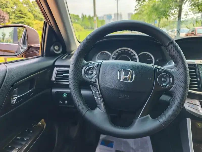 2014 Honda Accord 2.4L EXN Luxury Navigation Edition — миниатюра 17