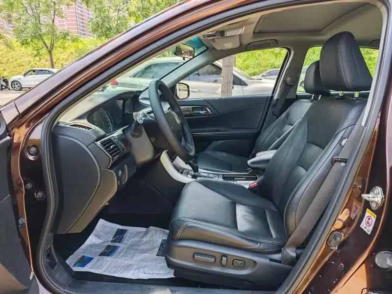 2014 Honda Accord 2.4L EXN Luxury Navigation Edition — миниатюра 19