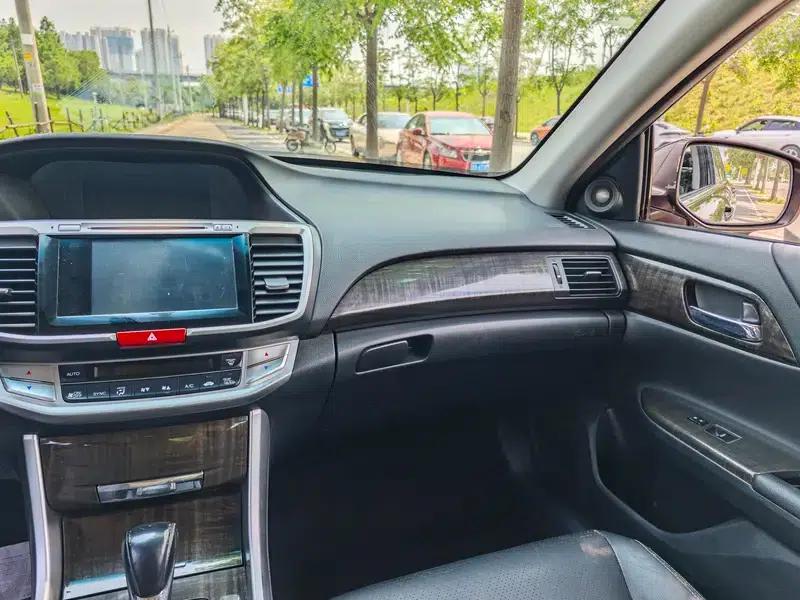 2014 Honda Accord 2.4L EXN Luxury Navigation Edition — миниатюра 9