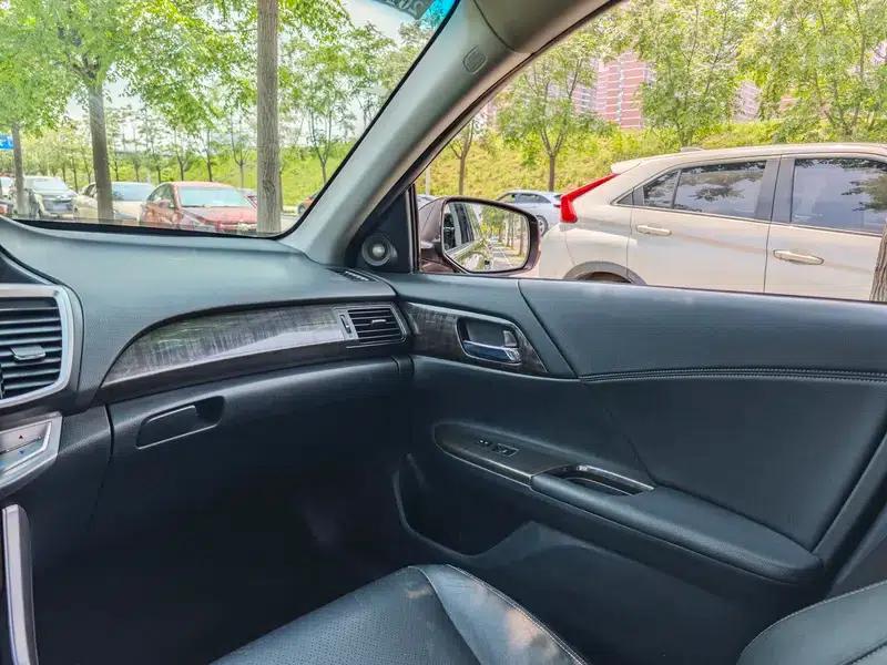 2014 Honda Accord 2.4L EXN Luxury Navigation Edition — миниатюра 10
