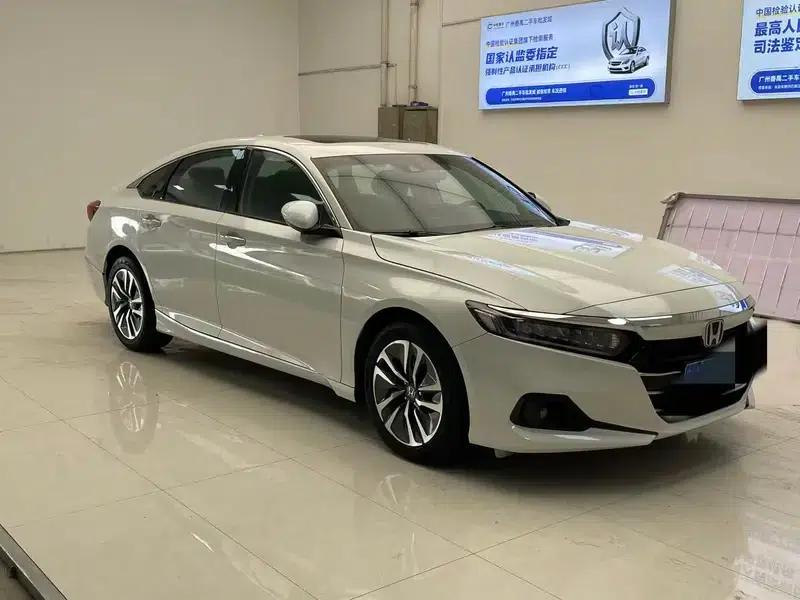 2022 Honda Accord Hybrid 2.0L Phantom Night Edition — миниатюра 3