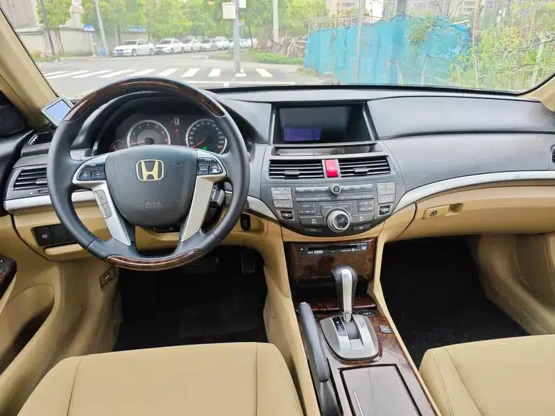 2010 Honda Accord 3.5L V6 — миниатюра 8