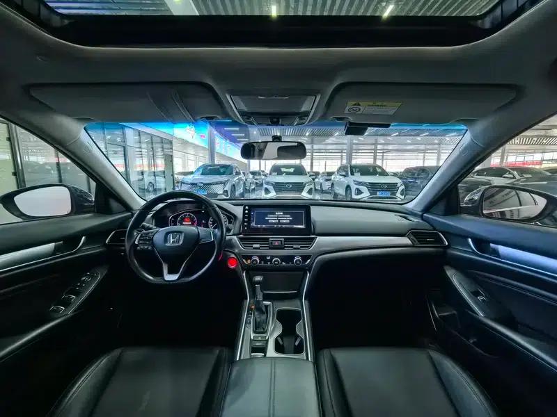2022 Honda Accord 260TURBO Luxury Edition — миниатюра 13