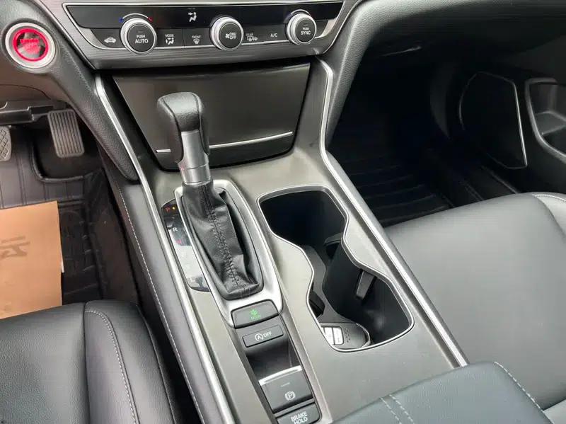 2022 Honda Accord 260TURBO Luxury Edition — миниатюра 12