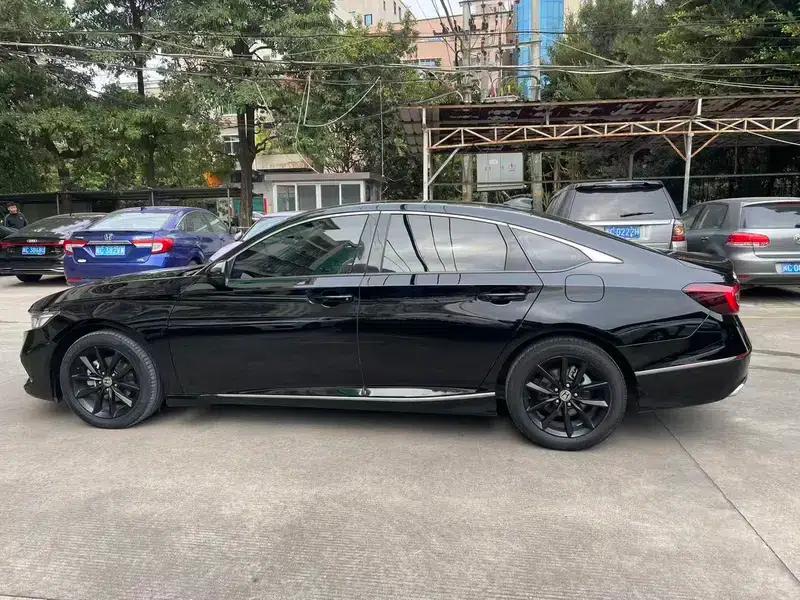 2022 Honda Accord 260TURBO Luxury Edition — миниатюра 3