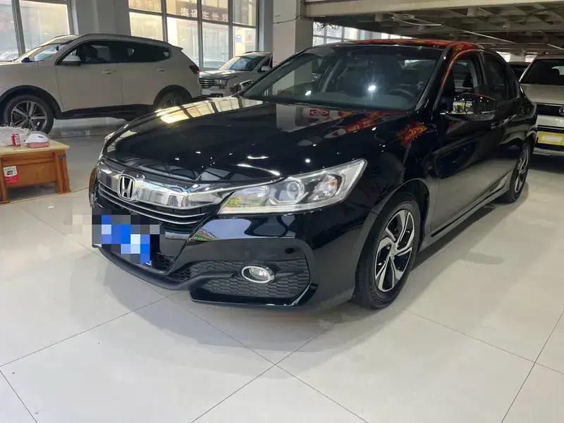 2016 Honda Accord 2.0L Luxury Edition — миниатюра 1