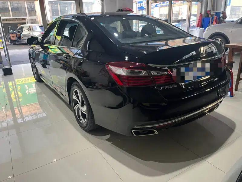 2016 Honda Accord 2.0L Luxury Edition — миниатюра 4