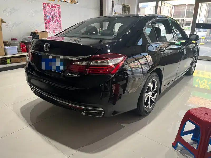 2016 Honda Accord 2.0L Luxury Edition — миниатюра 6