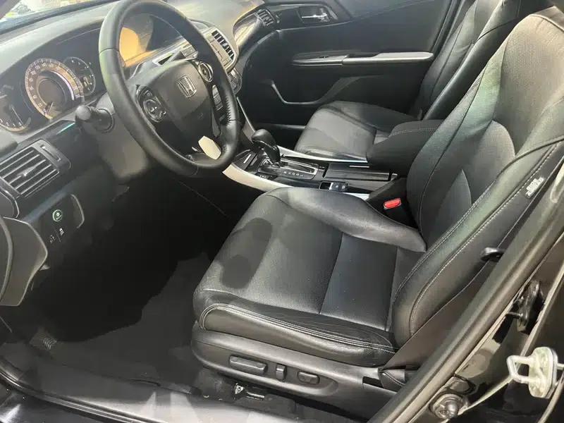 2016 Honda Accord 2.0L Luxury Edition — миниатюра 8