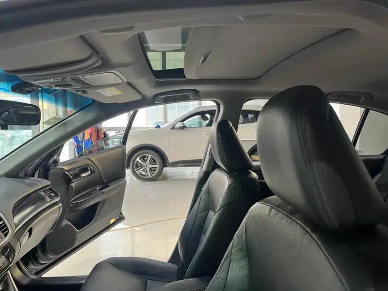 2016 Honda Accord 2.0L Luxury Edition — миниатюра 10