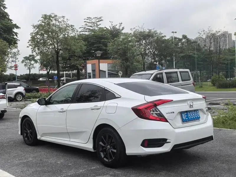 2016 Civic 220TURBO CVT Luxury Edition — миниатюра 5