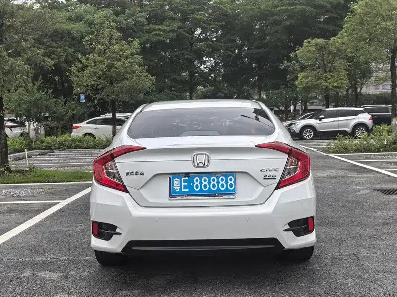 2016 Civic 220TURBO CVT Luxury Edition — миниатюра 6
